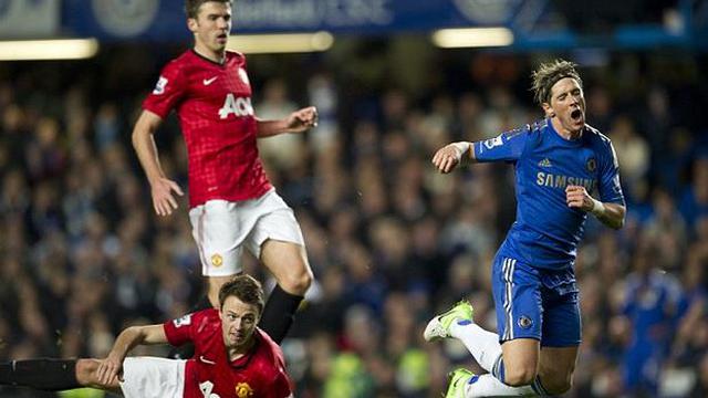 10 Pesepak Bola yang Lihai 'Menyelam'