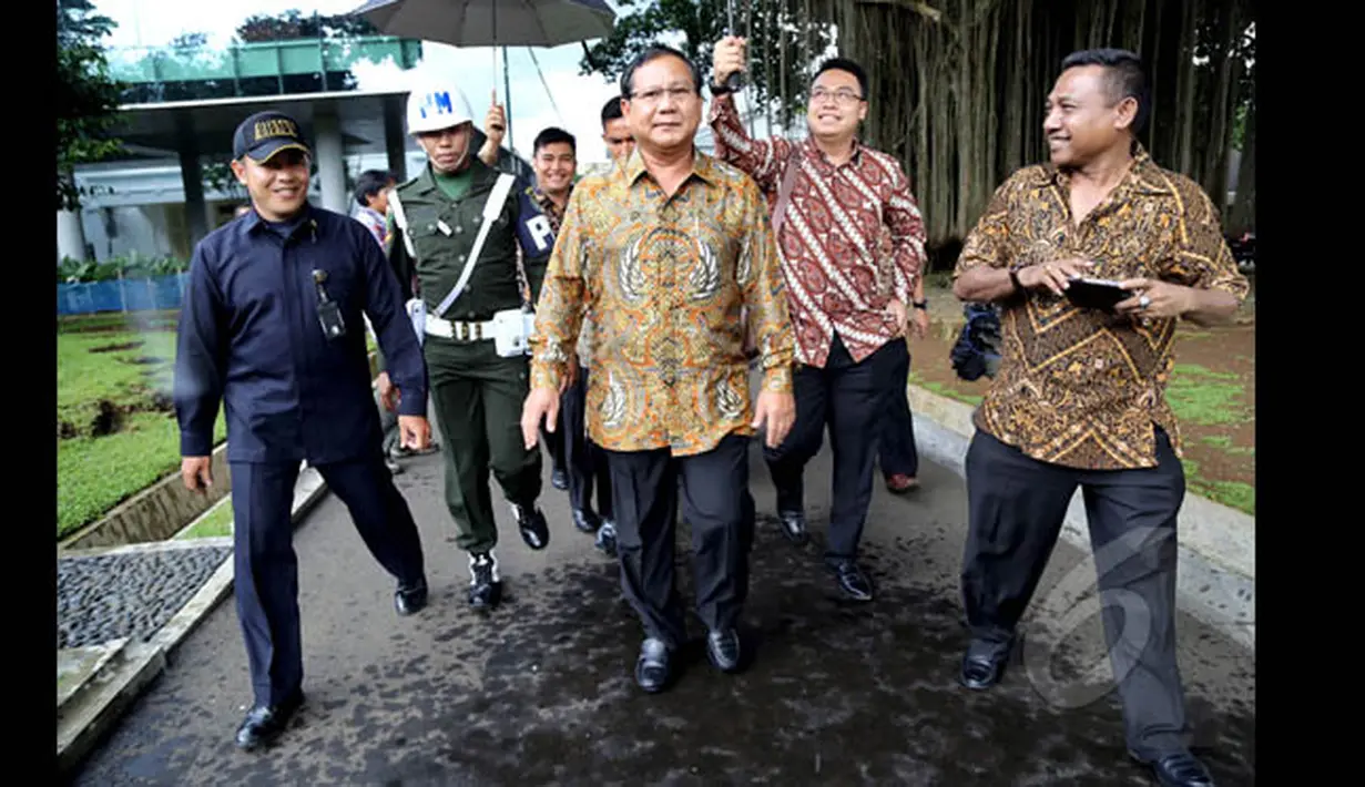 Ketum Partai Gerindra, Prabowo Subianto saat tiba di Istana Bogor untuk menemui Presiden Joko Widodo, Jawa Barat, Kamis (29/1/2015). (Liputan6.com/Faizal Fanani) 