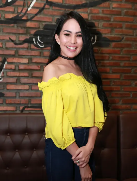 Berbeda dengan sekarang, kembali bebas main dalam sitkom untuk acara ramadan. Kartika mengaku kembali menemukan kenyamanan dirinya sebagai selebritas dalam berkarya dengan karakter Ovi yang ia perankan dalam sitkom Angry Boss. (Nurwahyunan/Bintang.com)