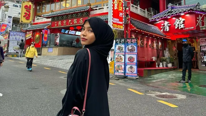 Gaya Oklin Fia Liburan di Korea Selatan, Tak Pakai Busana Ketat