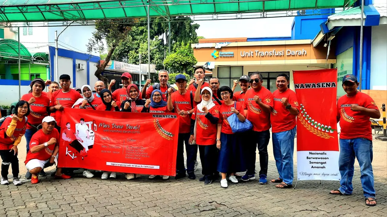 Relawan Nawasena menggelar giat kemanusiaan dengan melakukan aksi donor darah di Unit Transfusi Darah (UTD) RS. Fatmawati, Jakarta Selatan, pada hari Sabtu, (15/6/2024).