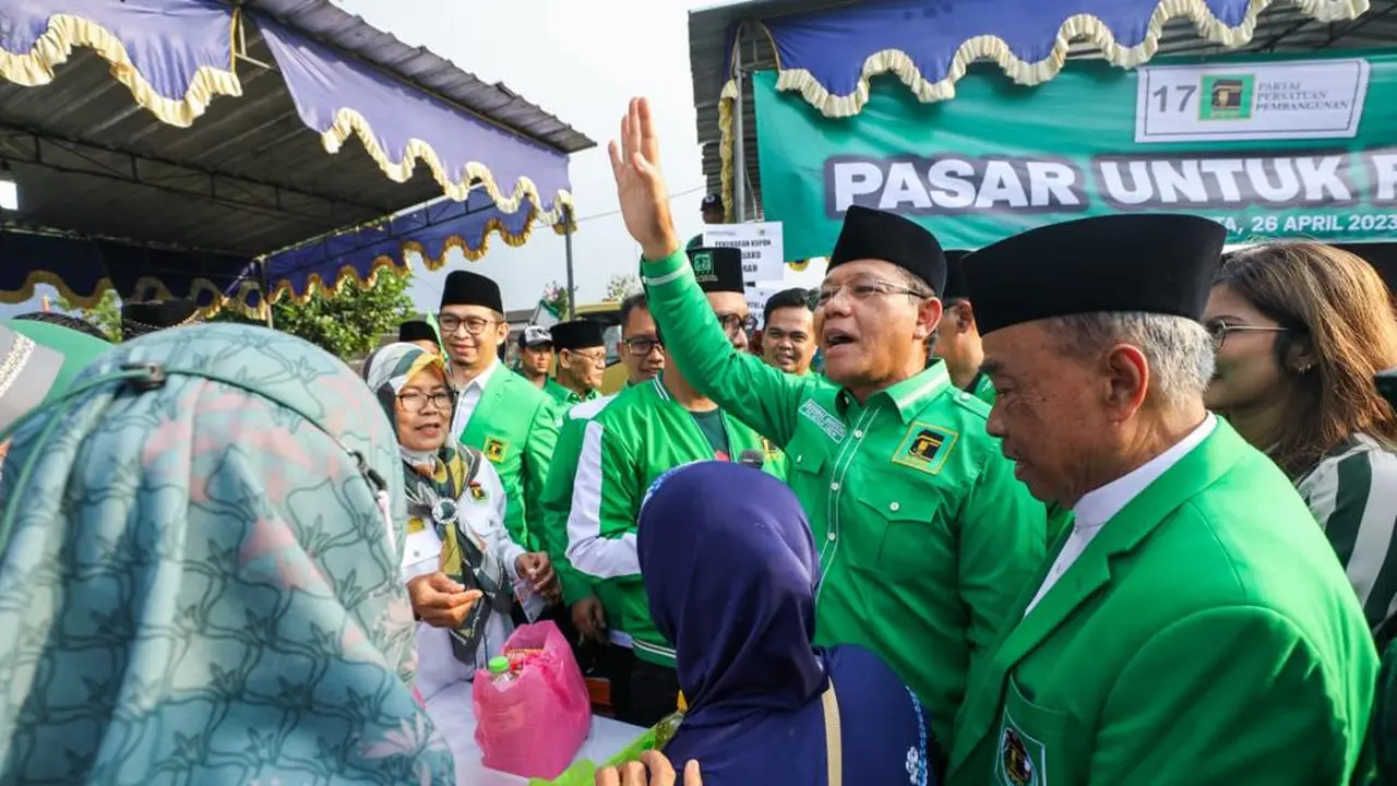 Bersamaan dengan momentum pengumuman calon presiden (capres) Ganjar Pranowo, Partai Persatuan Pembangunan (PPP) menggelar pasar rakyat untuk warga di kediaman Plt Ketua Umum PPP Muhamad Mardiono di Kabupaten Sleman, Yogyakarta (Istimewa)
