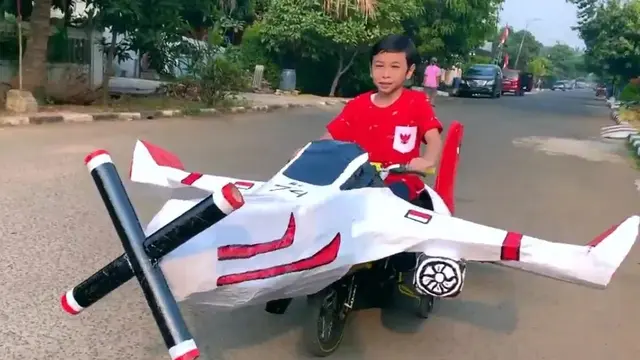 7 Potret Ide Kreatif Sepeda Hias Bertema Tank dan Pesawat Untuk Karnaval
