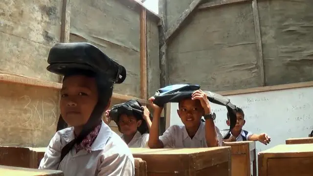 Sekolah Digusur, Siswa SD Belajar Dekat Kandang Kerbau