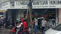 Kantor LBH Medan dilempar bom Molotov pada Sabtu, 19 Oktober 2019, sekitar pukul 02.30 WIB. Tim Inafis Polrestabes Medan yang tiba di Kantor LBH Medan sekitar pukul 13.30 WIB melakukan penyelidikan di lokasi kejadian.