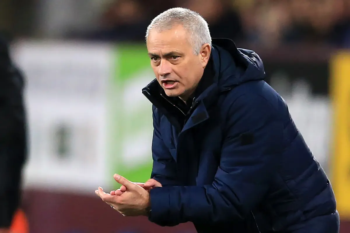 Aneka Gaya Jose Mourinho Saat Laga Tottenham Musim Ini