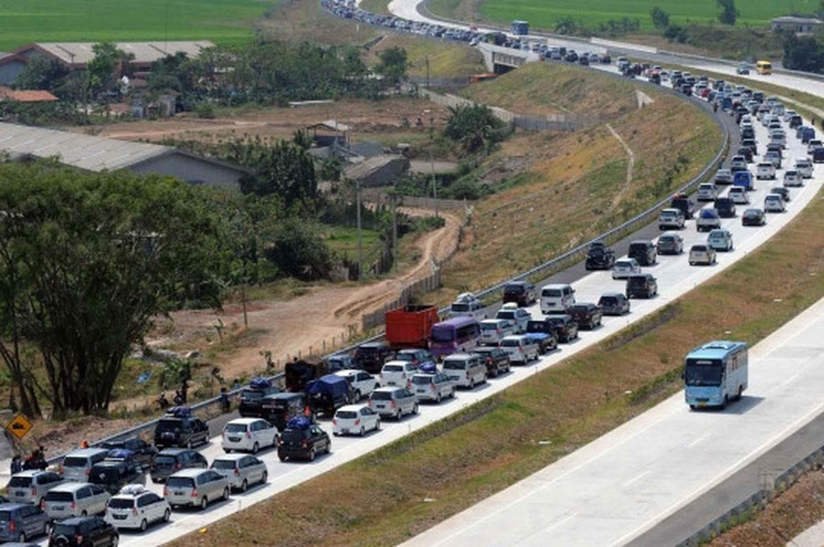 Diserbu pemudik, Tol Cipali padat merayap