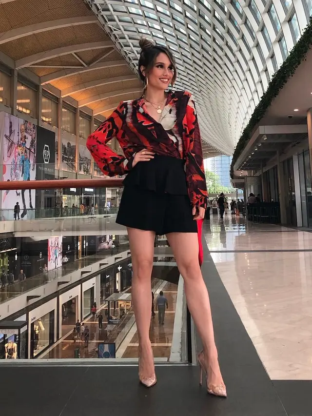 [Fimela] Cinta Laura