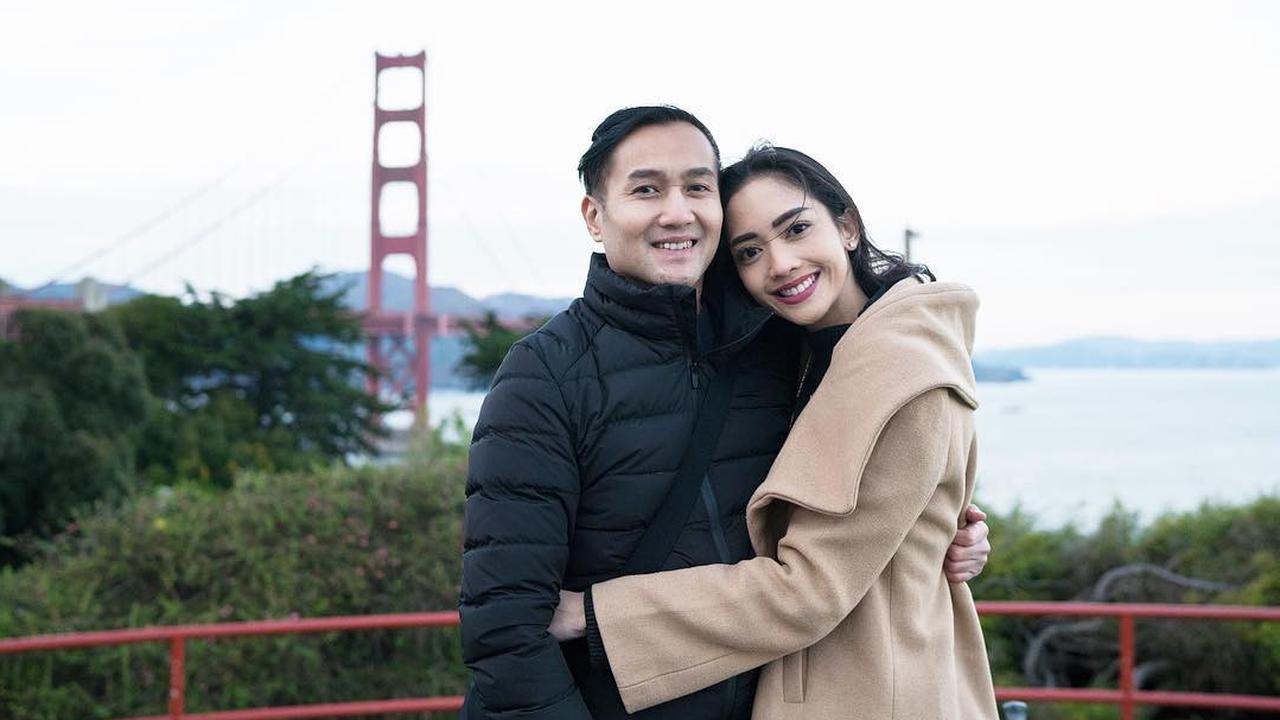 [Bintang] Keluarga Aldi Bragi dan Ririn Dwi Ariyanti