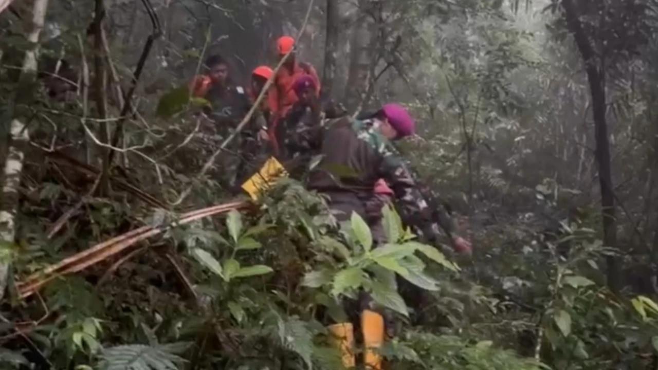 Basarnas Akhirnya Bisa Evakuasi Korban Kedua Pesawat ATR 42-500, Jenis Kelamin Perempuan