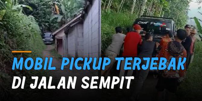 VIDEO: Ikuti Google Maps, Mobil Pickup Terjebak di Jalan Sempit