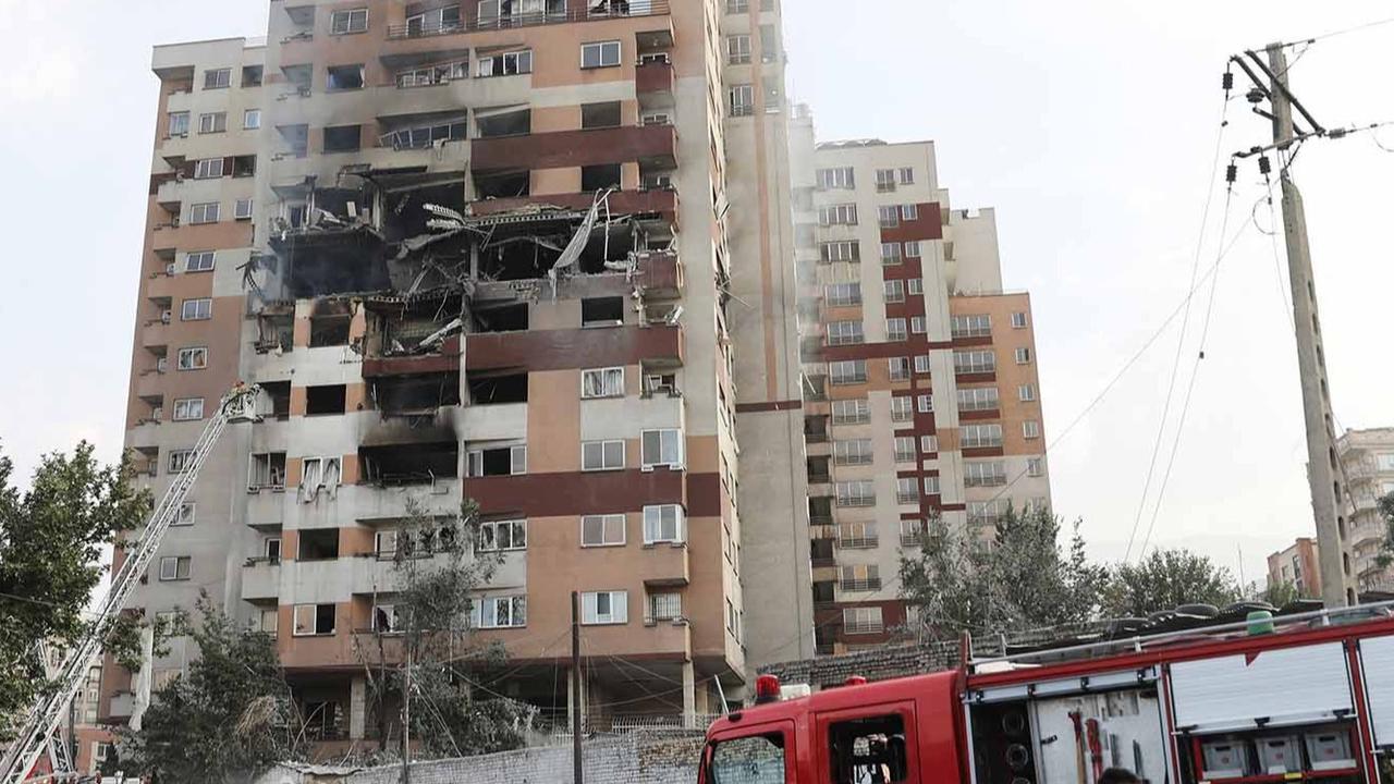 FOTO: Kerusakan Bangunan Paska Serangan Israel di Teheran