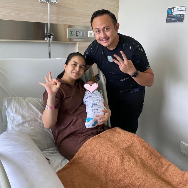 Dikarunia Anak Ketiga, Ini 6 Dikarunia Anak Ketiga, Ini 6 Potret Perjalanan Kehamilan Kadek Devie