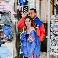 Paras cantik putri Jeremy Thomas memang tak bosan untuk dilihat. Apalagi saat ia melakukan sesi pemotretan, kecantikannya seperti seorang super model. Dan gayanya juga kece luar biasa pastinya. (Instagram/valeriethomas)