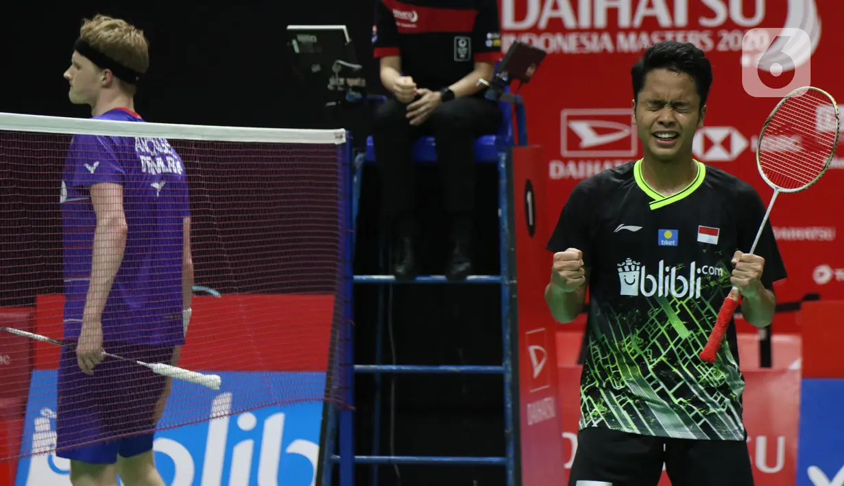 Anthony Ginting Juara Indonesia Masters 2020: Pebulutangkis Indonesia, Anthony Sinisuka Ginting bersorak usai mengalahkan Anders Antonsen (Denmark) pada final tunggal putra Indonesia Masters 2020 di Istora GBK, MInggu (19/1/2020). Anthony unggul 17-21 21-15 21-9. (Liputan6.com/Helmi Fithriansyah)