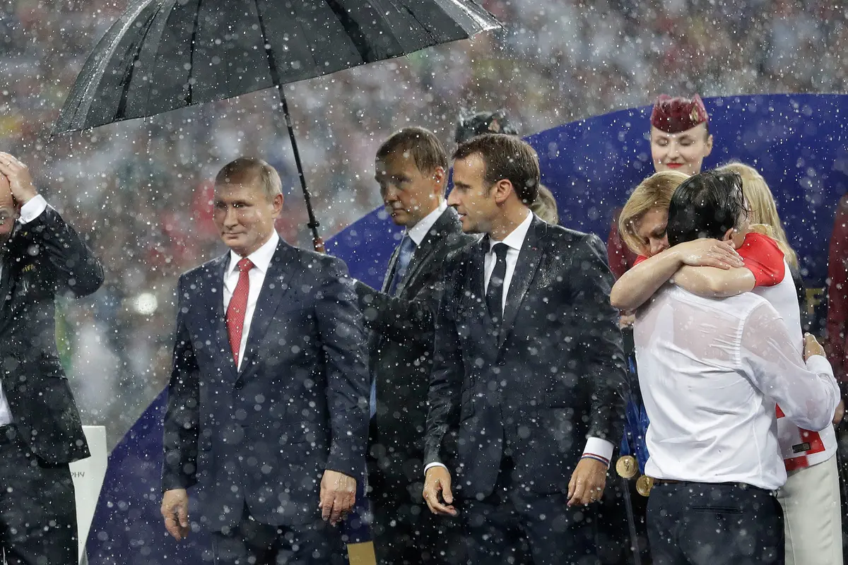 Payung untuk Vladimir Putin