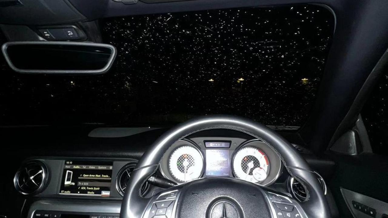 Pasha memberikan sebuah mobil untuk Kiesha sebagai hadiah ulang tahunnya.