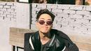 Banyak yang bilang kalau Henry Lau semakin terlihat menggemaskan saat pakai kacamata hitam. Menurut kamu bagaimana? (FOTO: instagram.com/henryl89/)