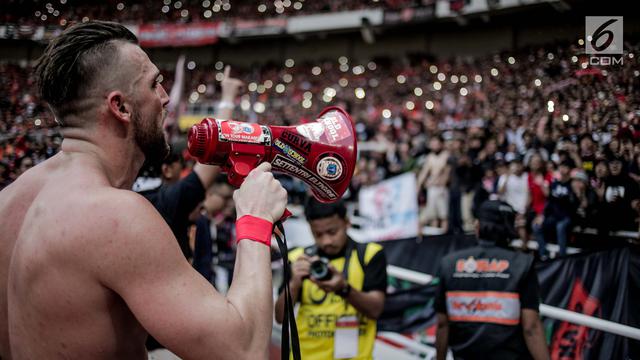 Buka Baju, Marko Simic Sapa The Jakmania Usai Pertandingan