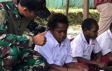 Pilunya Ucapan Bocah SD saat Santap Makan Bergizi Gratis di Papua, Rela Sisihkan Makanan Demi Keluarga