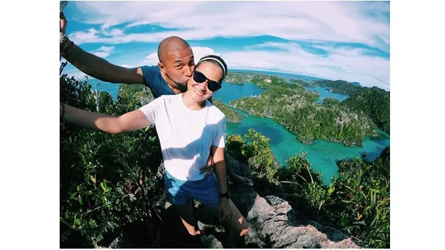 Keduanya juga kerap berlibur bersama, so sweet banget.