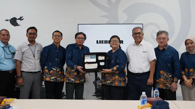 Institut Teknologi Sepuluh Nopember (ITS) berkunjung ke penyedia solusi bidang alat berat pertambangan  PT Liebherr Indonesia. (Dok Liebherr)