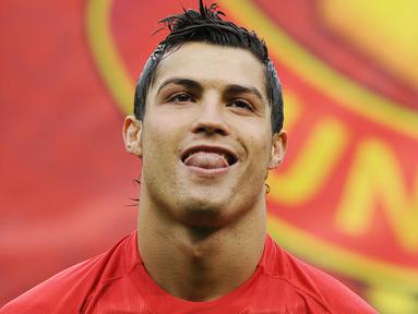 Cristiano Ronaldo merupakan salah satu pemain asal Portugal yang berhasil mempersembahkan beberapa gelar bergengsi untuk Manchester United. Ronaldo pertama kali bergabung pada tahun 2003 lalu hengkang pada 2009 dan musim ini kembali merumput lagi di Old Trafford. (Foto: AFP/Andrew Yates)