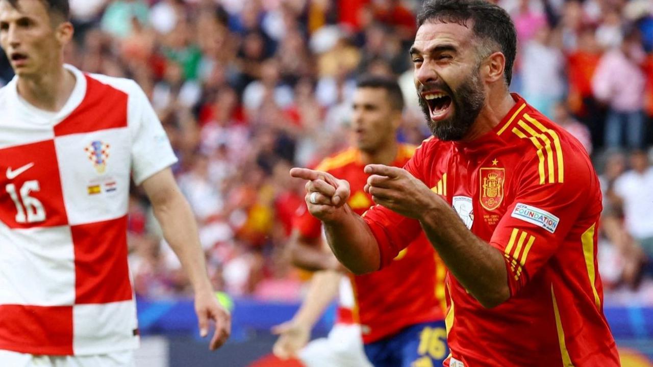 Tim Matador berhasil menyeruduk kemenangan dengan skor telak usai mencukur habis Kroasia 3-0.<br><br>Gol-gol dari Alvaro Morata, Fabian Ruiz, dan Dani Carvajal membawa Spanyol unggul di babak pertama. Foto: REUTERS / Fabrizio Bensch<br>