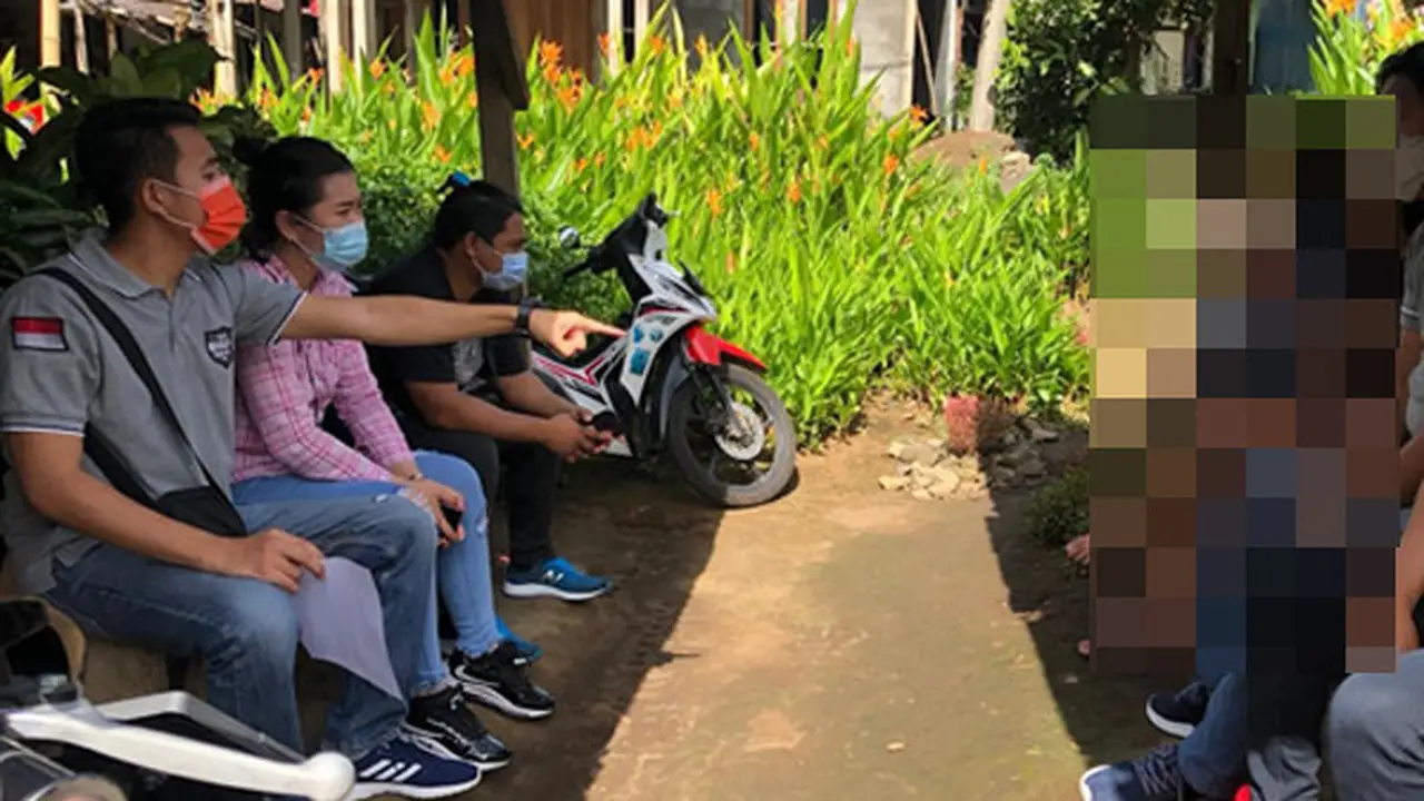 Aparat Polsek Airmadidi saat menangani kasus penganiayaan yang melibatkan 2 remaja putri di Minahasa Utara.