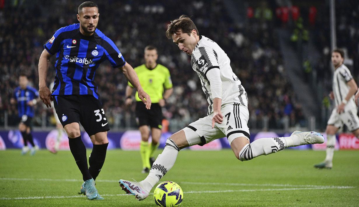 <p>Peluang kembali didapat Inter Milan. Kali ini, tendangan Marcelo Brozovic di dalam kotak penalti masih bisa dihalau Perin. Babak pertama pun berakhir 0-0. (Marco Alpozzi/LaPresse via AP)</p>