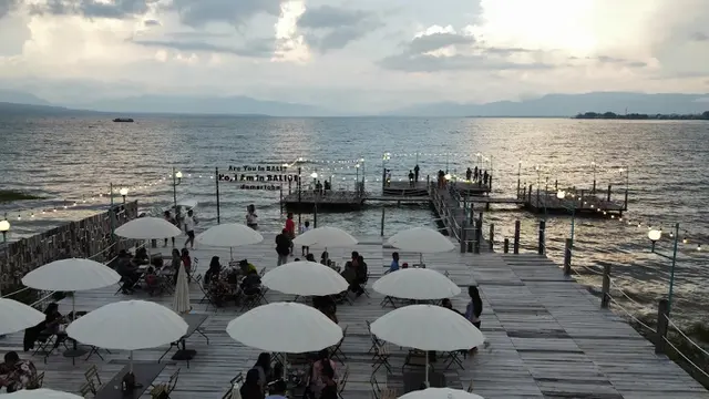 11 Rekomendasi Tempat Makan Enak di Dekat Danau Toba 2025, Menikmati Santapan Lezat dengan Pemandangan Kaldera Terbaik