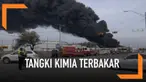 Kebakaran terjadi di terminal petrokimia Houston, Texas. Api besar terlihat karena lokasi kejadian penuh dengan bahan kimia.