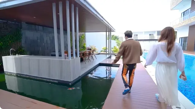 6 Potret Area Belakang Rumah Richard Lee yang Kini Dijual, Ada Kolam Ikan Koi
