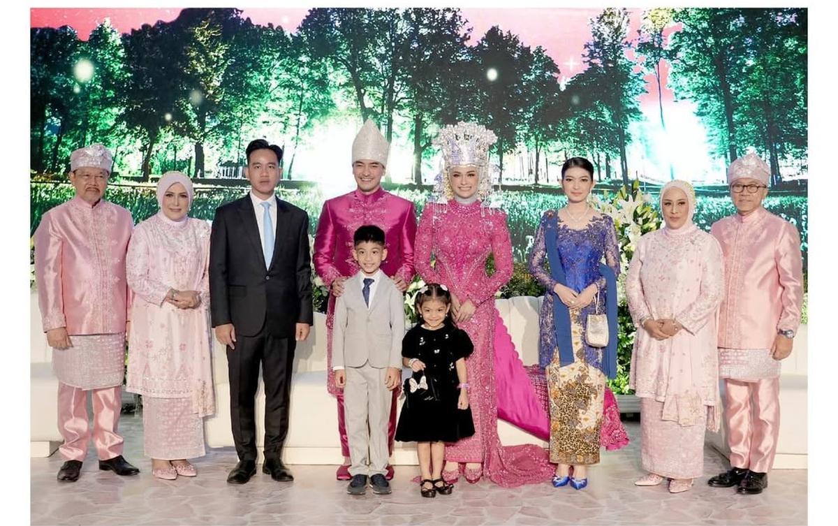 Paket Komplet Tamu di Pernikahan Anak Zulhas