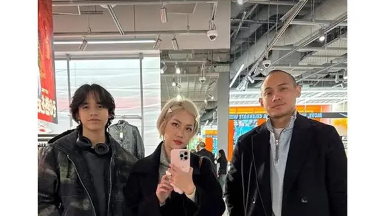 6 Potret OOTD BCL Selama di Korea Selatan, Paduan Pas dengan Rambut Pixie Cut