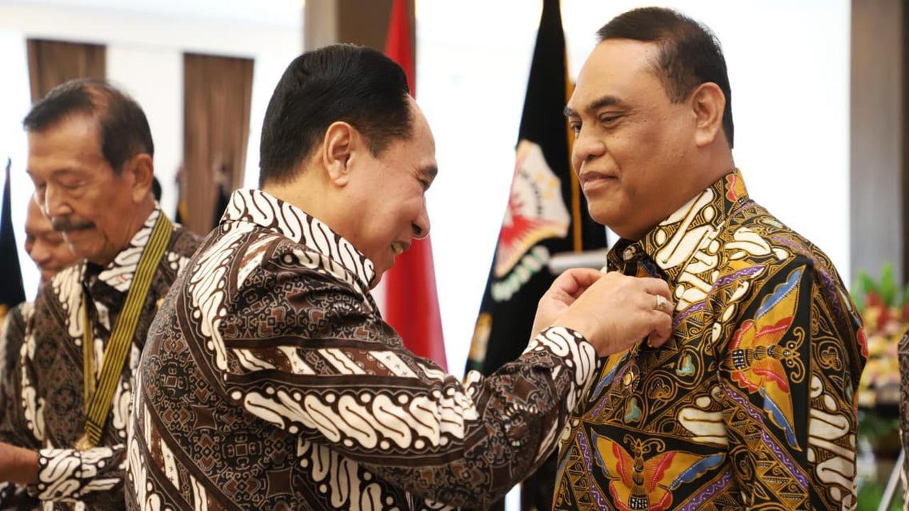 Menteri PANRB Terima Penghargaan Bintang Bhakti Tri Dharma Pratama