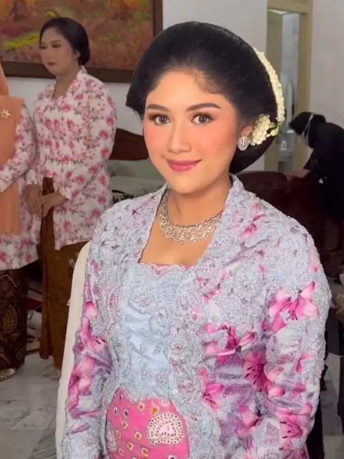 Erina Gudono dan Kaesang Pangarep Selenggarakan Tasyakuran dan Tingkeban 7 Bulan Kehamilan