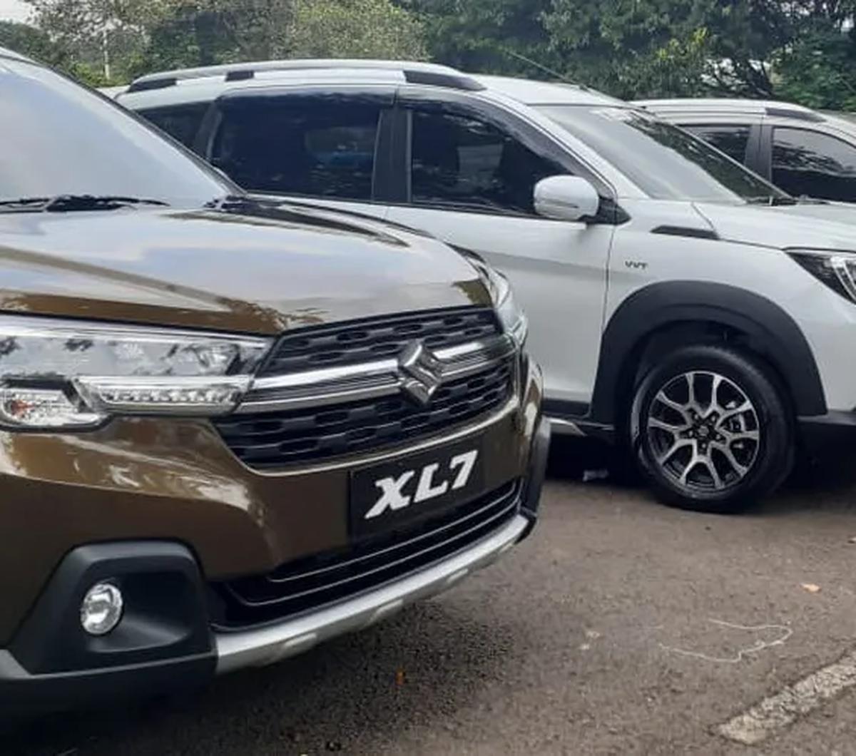 <b>2. Suzuki XL-7 Hybrid<br></b><br>Low SUV ini jadi mobil hybrid kedua terlaris di Indonesia dengan penjualan 6.722 unit. Konsumsi BBM 1:20 km, seperti yang <i>merdeka.com</i> jajal di Yogyakarta.&nbsp;<br>