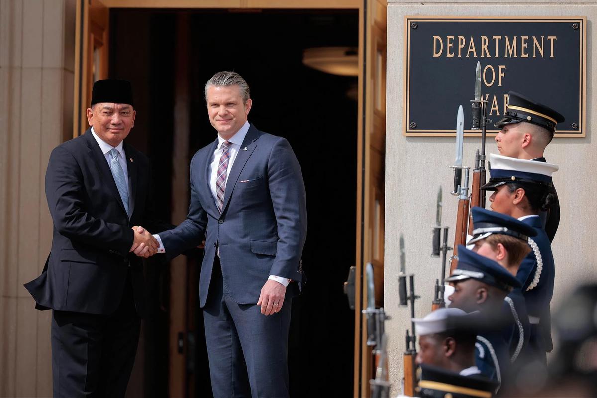 FOTO: Menhan Sjafrie Bertemu Menteri Perang Amerika Serikat di Pentagon