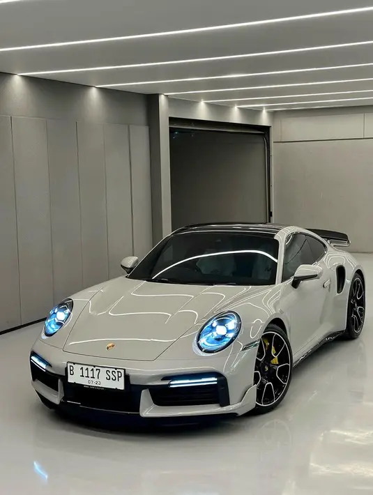 Porsche 911 Turbo S. (Source: Instagram/@ariefmuhammad)
