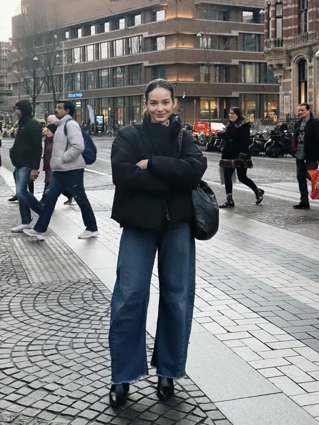 Enzy Storia Liburan ke Amsterdam dengan gaya musim dingin. [@enzystoria]