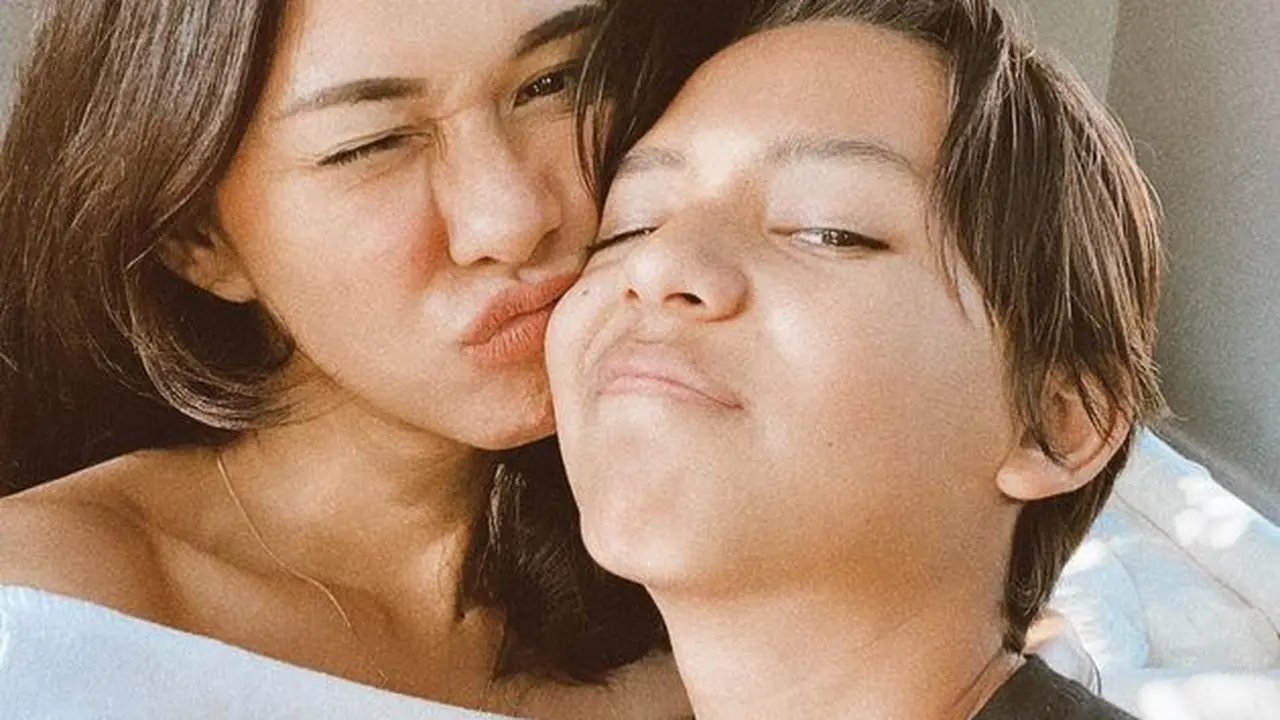 Beranjak Remaja, Ini 6 Potret Jason Anak Pertama Nana Mirdad dan Andrew White
