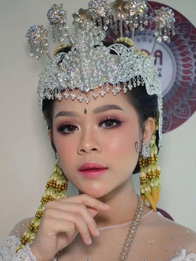 6 Gaya Meli LIDA dalam Busana Pengantin Ini Curi Perhatian
