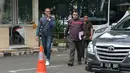 Kedatangan Uus juga membawakan bukti foto screen capture. Bahkan, menurut Uus, ada akun yang sengaja menjadi penyebar berita hoax. Uus juga tidak tahu siapa lagi yang akan dipanggil sebagai saksi terkait kasus Nikita Mirzani. (Nurwahyunan/Bintang.com)