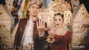 Saat prosesi akad nikah kemarin memang kental dengan adat Minang, tempat daerah keluarga Nikita berasal. Saat konferensi pers usai akad nikah, Nikita menjelaskan memilih adat Minang, meskipun rencana awal ingin memakai adat Lampung. (Instagram/nikitawillyofficial94)