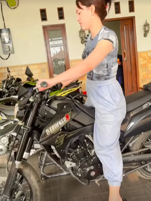 Happy Asmara (Instagram.com/picha_yuyu)