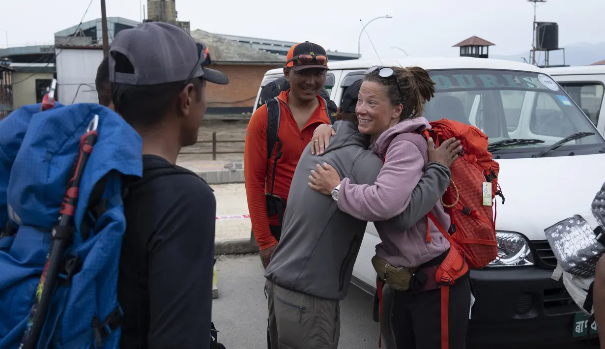 Kristin Harila, sekembalinya ke ibu kota Nepal dari pegunungan pada hari Selasa, mengatakan bahwa menetapkan target baru untuk mendaki puncak-puncak tersebut dalam tiga bulan, setelah mendaki delapan di antaranya dalam waktu 40 hari. (AP Photo/Niranjan Shrestha)