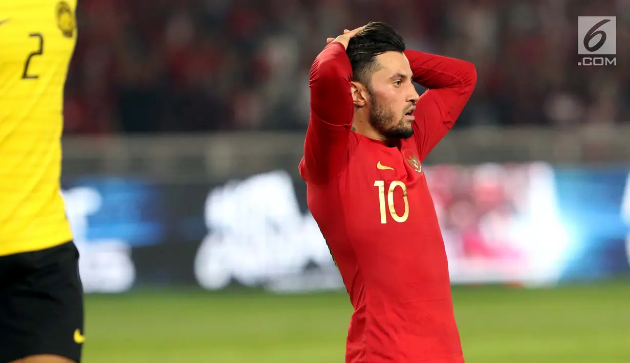 Gelandang serang Timnas Indonesia, Stefano Lilipaly saat melawan Malaysia pada laga perdana Grup G Penyisihan Kualifikasi Piala Dunia 2022 zona Asia di Stadion Gelora Bung Karno, Jakarta, Kamis (5/9/2019). Indonesia kalah 2-3. (Liputan6.com/Helmi Fithriansyah)