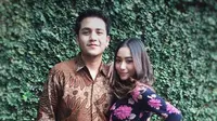 Rizky Alatas resmi melamar anak Adi Bing Slamet, Adzana Bing Slamet (Instagram/@adzanabs)