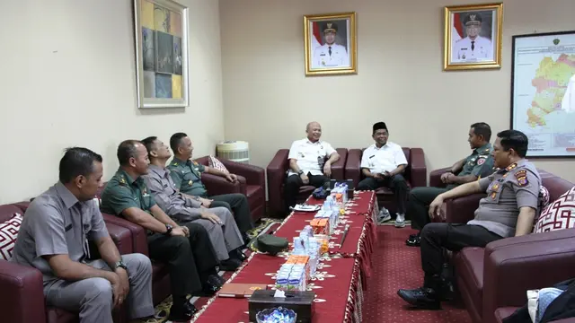 Kunjungan rombongan Kemenkopolhukam di Penajam Paser Utara, Kaltim. (Lipuan6.com/Abelda Gunawan)